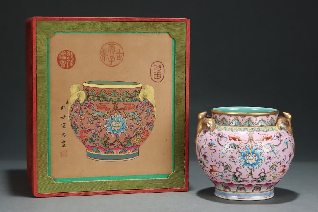 An Exquisite Pink Ground Famille-Rose Painted Gold Lotus and Bats Pattern Swallow-Ears Vase: An Exquisite Pink Ground Famille-Rose Painted Gold Lotus and Bats Pattern Swallow-Ears Vase,Qing Dynasty, China,Qianlong Six-character Mark,Size:5.2inx6in 粉地粉彩描ŵ