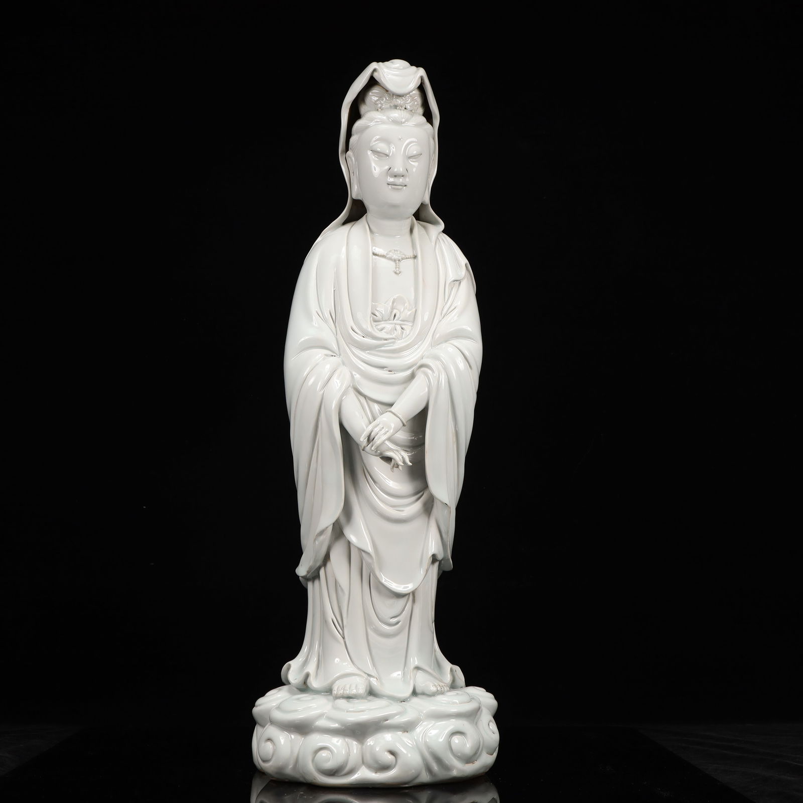 An Exquisite Blance-De-Chine Statue of Avalokitesvara: An Exquisite Blance-De-Chine Statue of Avalokitesvara, Qing Dynasty, China, With Mark, Size:8.3inx6.3inx25.6in, Weight:7150g 德化瓷观音像,中国清&#