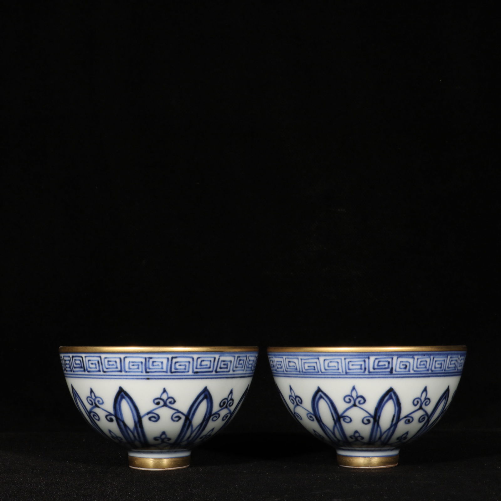 A Pair of Exquisite Blue and White Painted Gold Flower Pattern Cups (1 of 9)