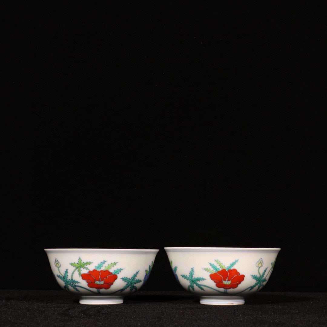 A Pair of Exquisite Doucai Flower Pattern Cups: A Pair of Exquisite Doucai Flower Pattern Cups,Ming Dynasty, China,Chenghua Six-character Mark,Size:1.6inx3.3in 一对斗彩花卉纹杯,中国明