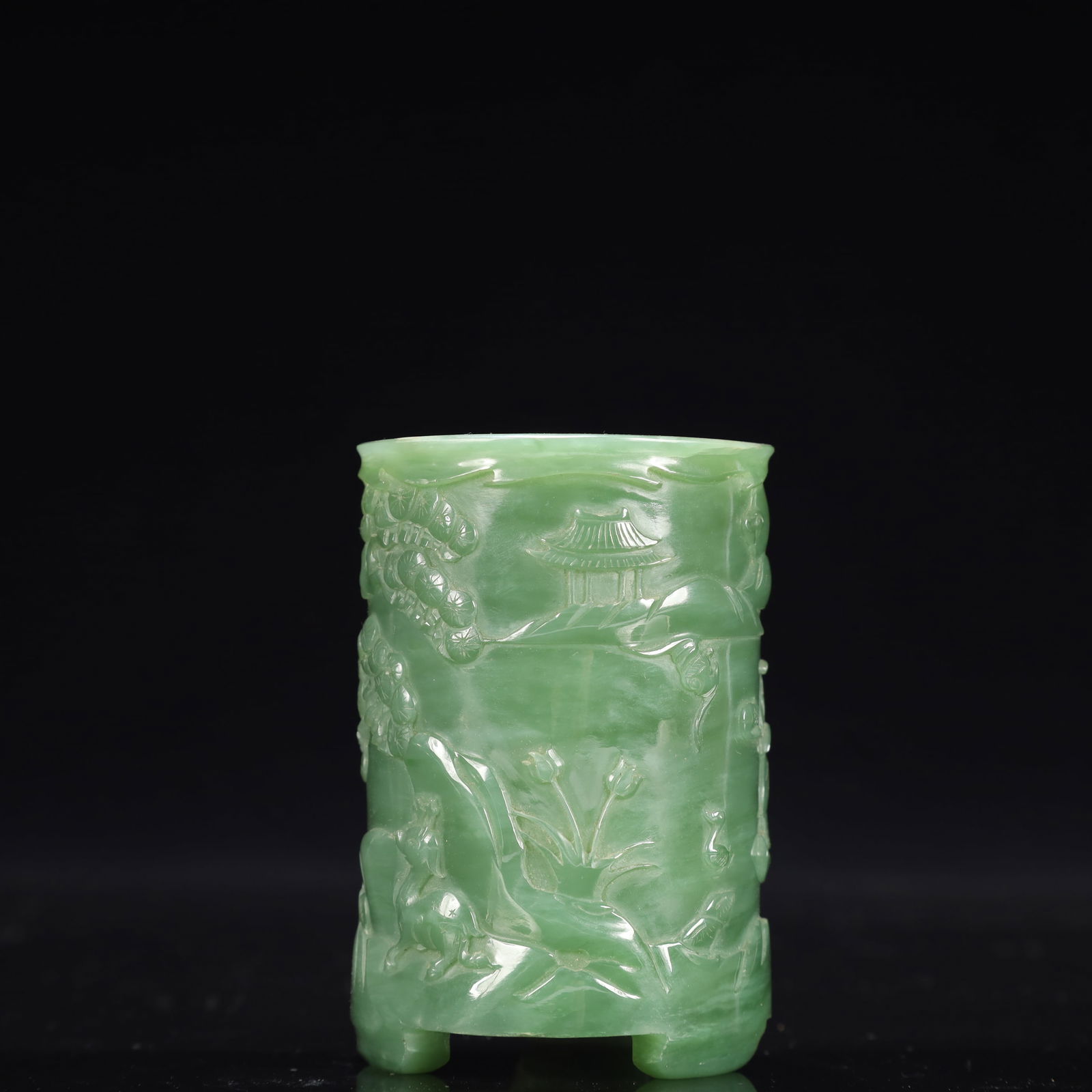 An Exquisite Jasper Landscape and Figure Pattern Tripod Brush Pot: An Exquisite Jasper Landscape and Figure Pattern Tripod Brush Pot,Qing Dynasty, China,Size:2.2inx3.1in,Weight:250g 碧玉山水人物纹三足笔Ļ