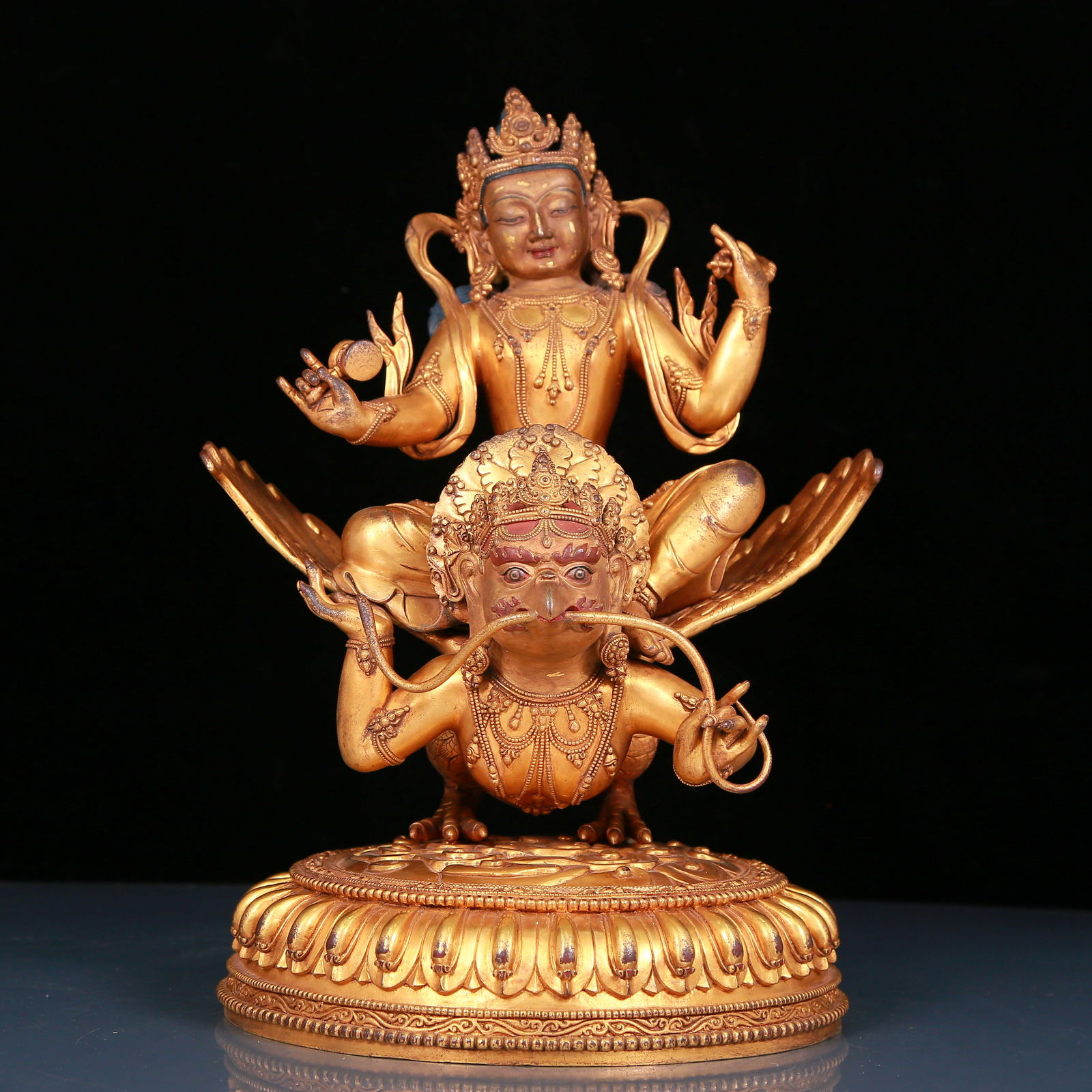 A solemn gilt bronze statue of Bodhisattva: solemn gilt bronze Bodhisattva statue, Ming Dynasty, China. The statue is solemn, tall and majestic. The Bodhisattva is dressed in a gorgeous cassock, and the silk hanging down from his shoulders flow