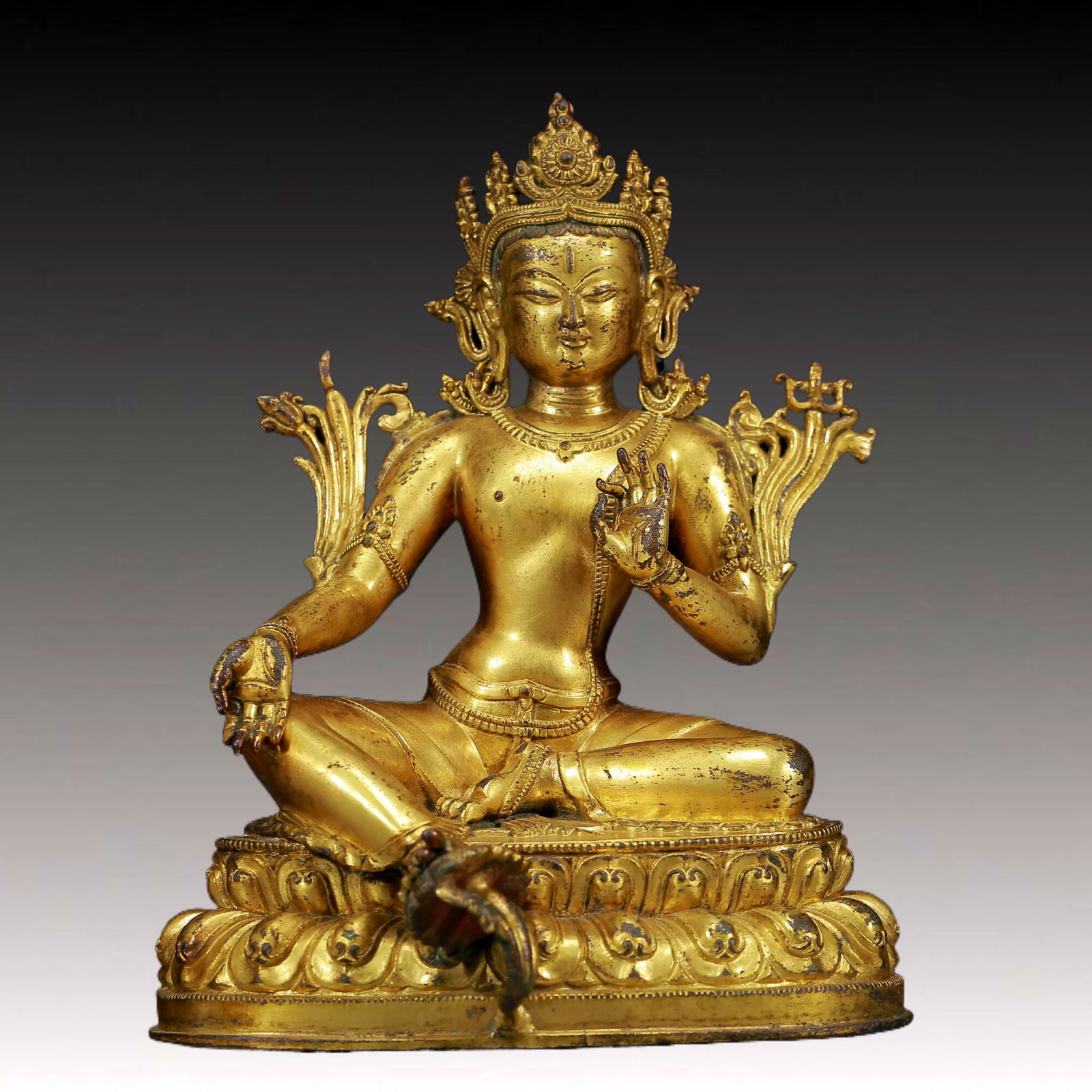A Solemn Gilt Bronze Statue of Tara: A Solemn Gilt Bronze Statue of Tara,Ming Dynasty, China,Size: 6.3inx5.1inx8.3in,Weight:2260g 铜鎏金度母像，明代