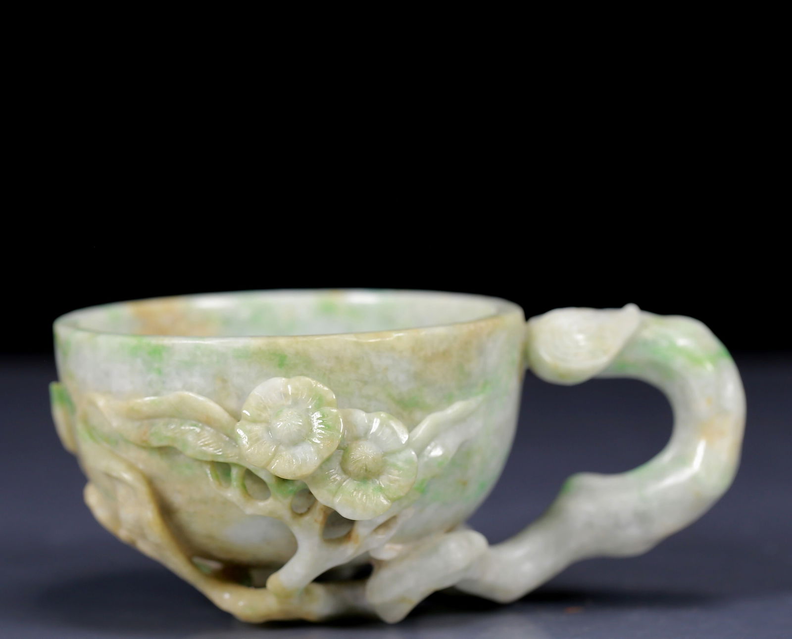 An Exquisite Jadeite Flower Pattern Cup (1 of 7)