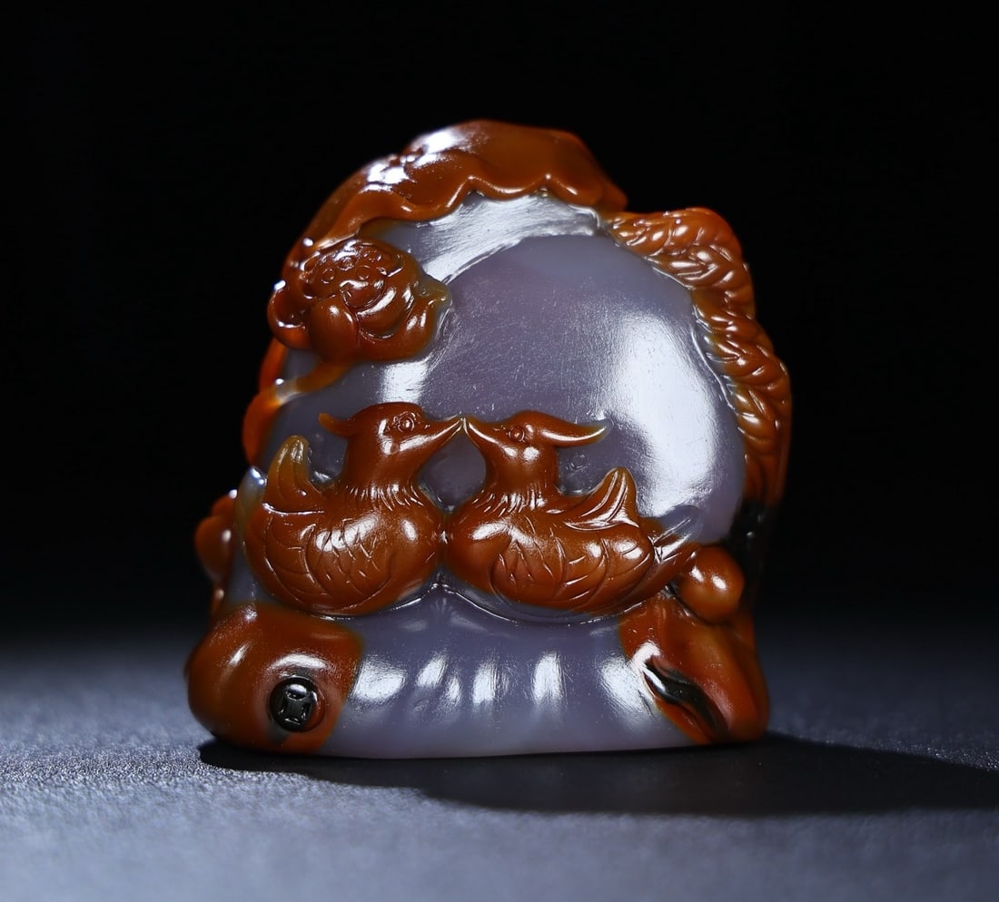 An Exquisite Agate Flower and Bird Pattern Ornament (1 of 9)