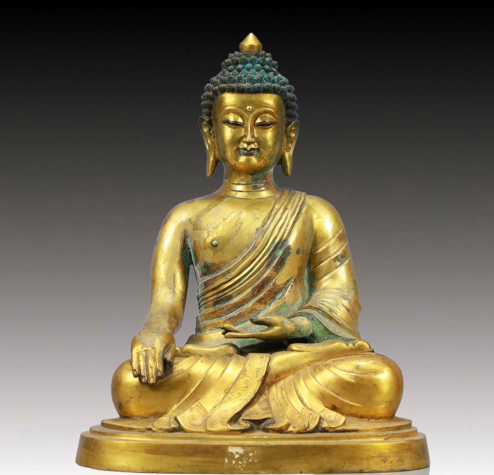 A Solemn Gilt Bronze Statue of Sakyamuni: A Solemn Gilt Bronze Statue of Sakyamuni,Ming Dynasty, China,Yong Le Six-character Mark,Size:8.9inx6.7inx11.4inWeigh:5600g 铜鎏金释迦牟尼像,中