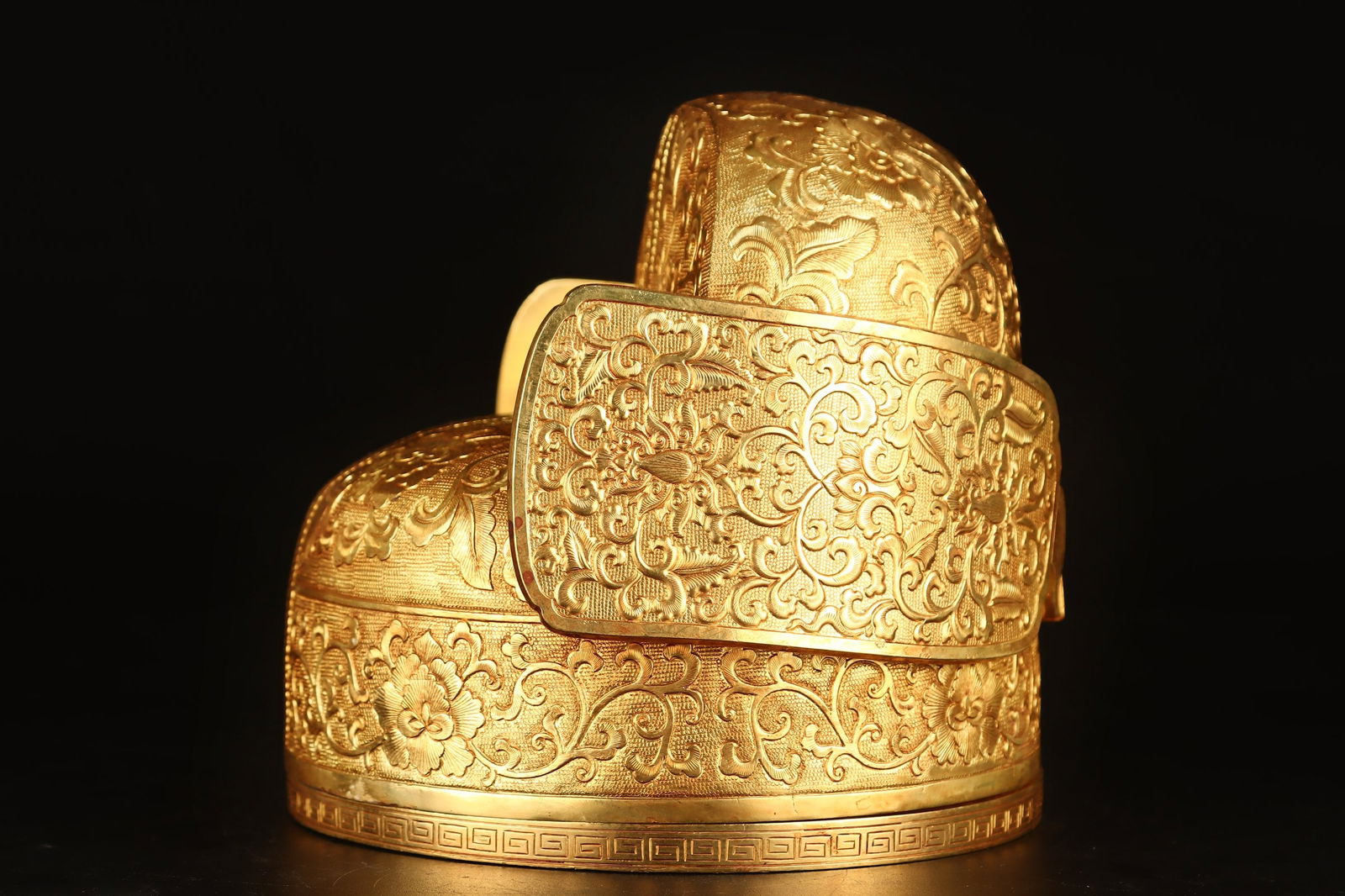 An Exquisite Gilt Bronze Flower Pattern Hat - 2