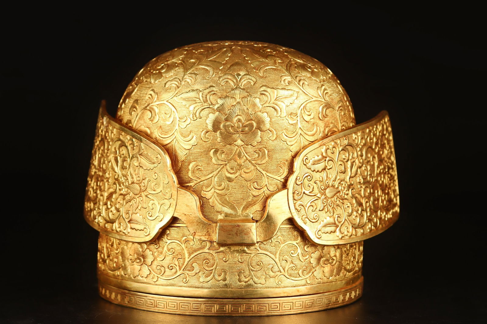 An Exquisite Gilt Bronze Flower Pattern Hat - 3