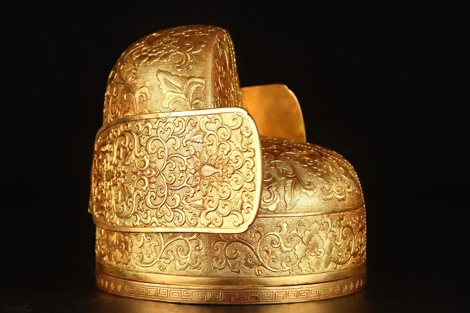 An Exquisite Gilt Bronze Flower Pattern Hat - 4