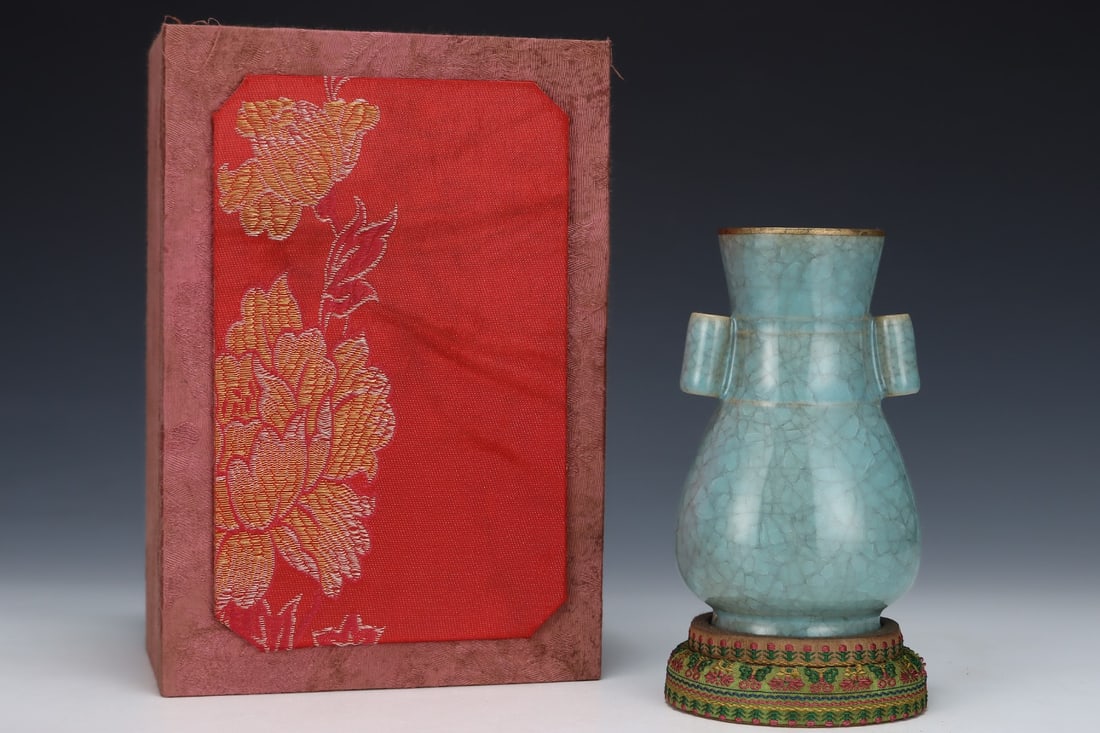 An Exquisite Ru yao Cover with Gold Double-Ears Vase: An Exquisite Ru yao Cover with Gold Double-Ears Vase,Song Dynasty, China,Royal Court Mark,Size:6inx7.6in 