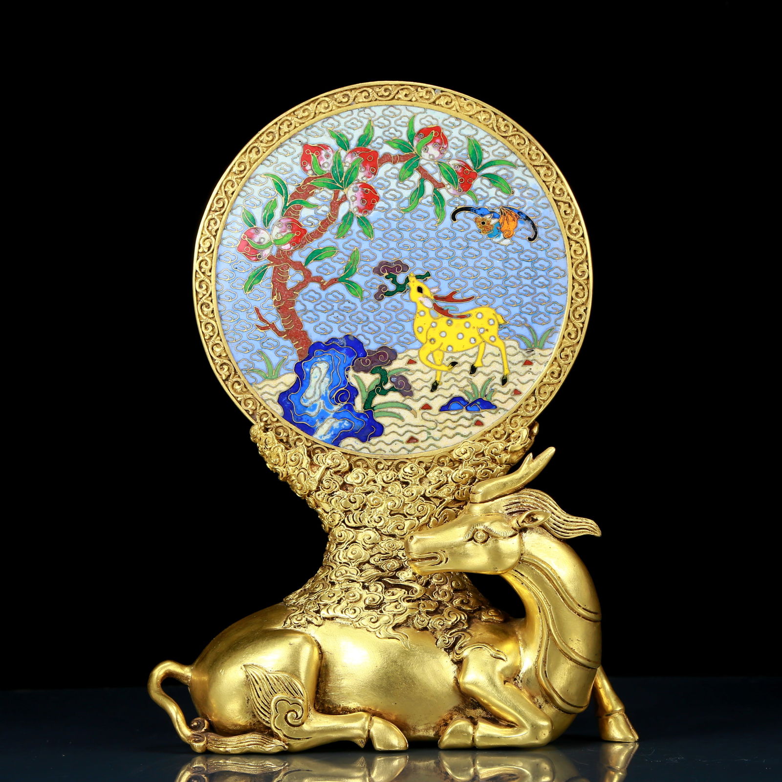 A perfect cloisonne auspicious animal screen: A perfect cloisonné auspicious animal table screen, the application of filigree technology makes the decoration of this collection more delicate and three-dimensional. This collectible is functio