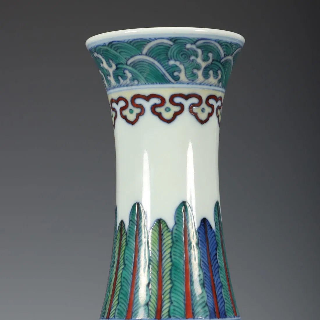 An Exquisite Doucai Lotus Pattern Vase - 4