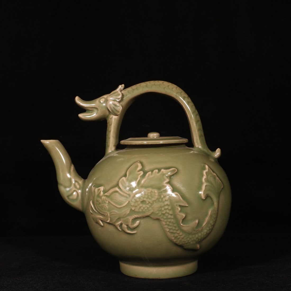 An Exquisite Yue yao Dragon Pattern Ewer (1 of 9)