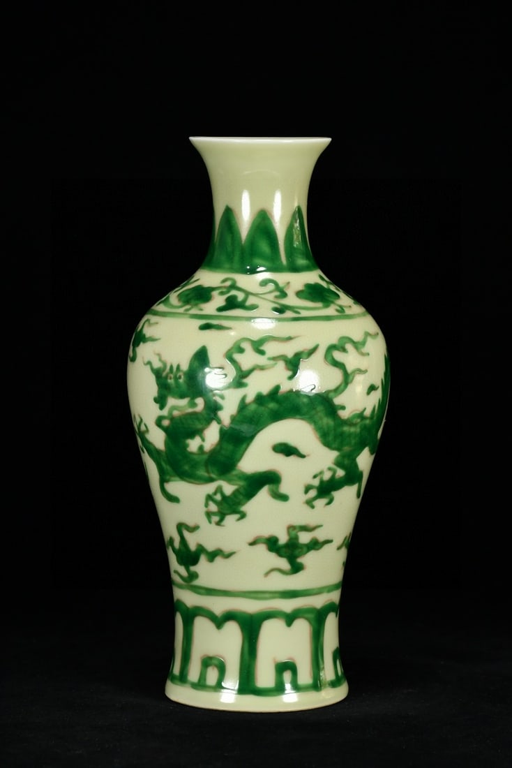 An Exquisite Green Glazed Auspicious Cloud,Dragon and Phoenix Pattern Vase (1 of 8)
