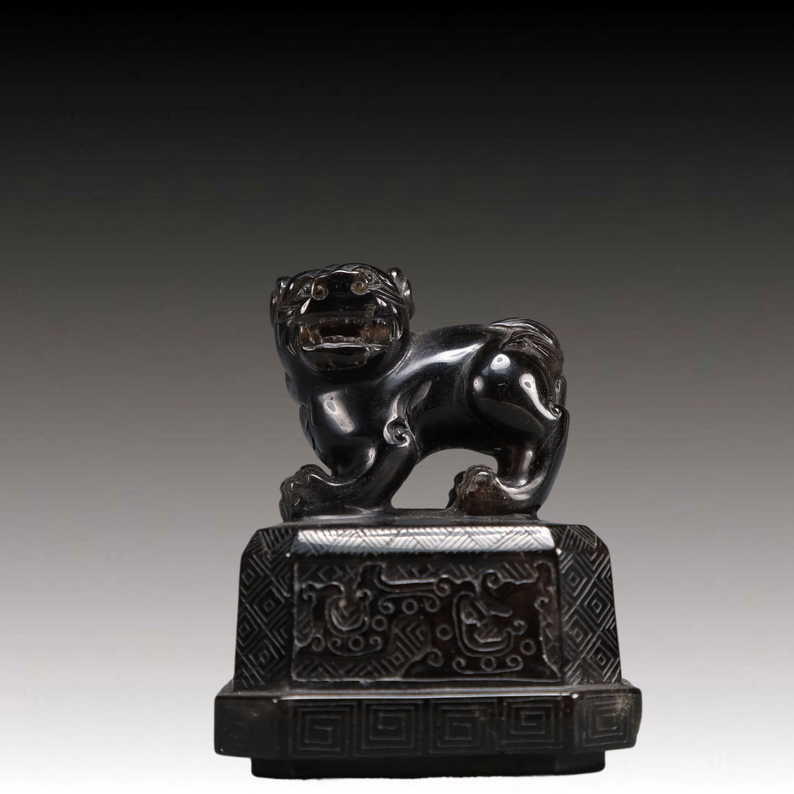 An Exquisite Crystal Beast-Face Pattern Vase - 5