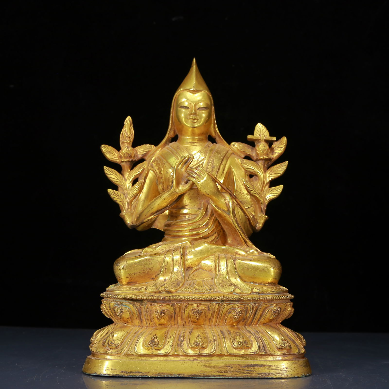 A Solemn Gilt Bronze Statue of Guru: A Solemn Gilt Bronze Statue of Guru,Qing Dynasty, China,Size:7.5inx5.1inx11.8in,Weight:4575g 铜鎏金上师像，清代