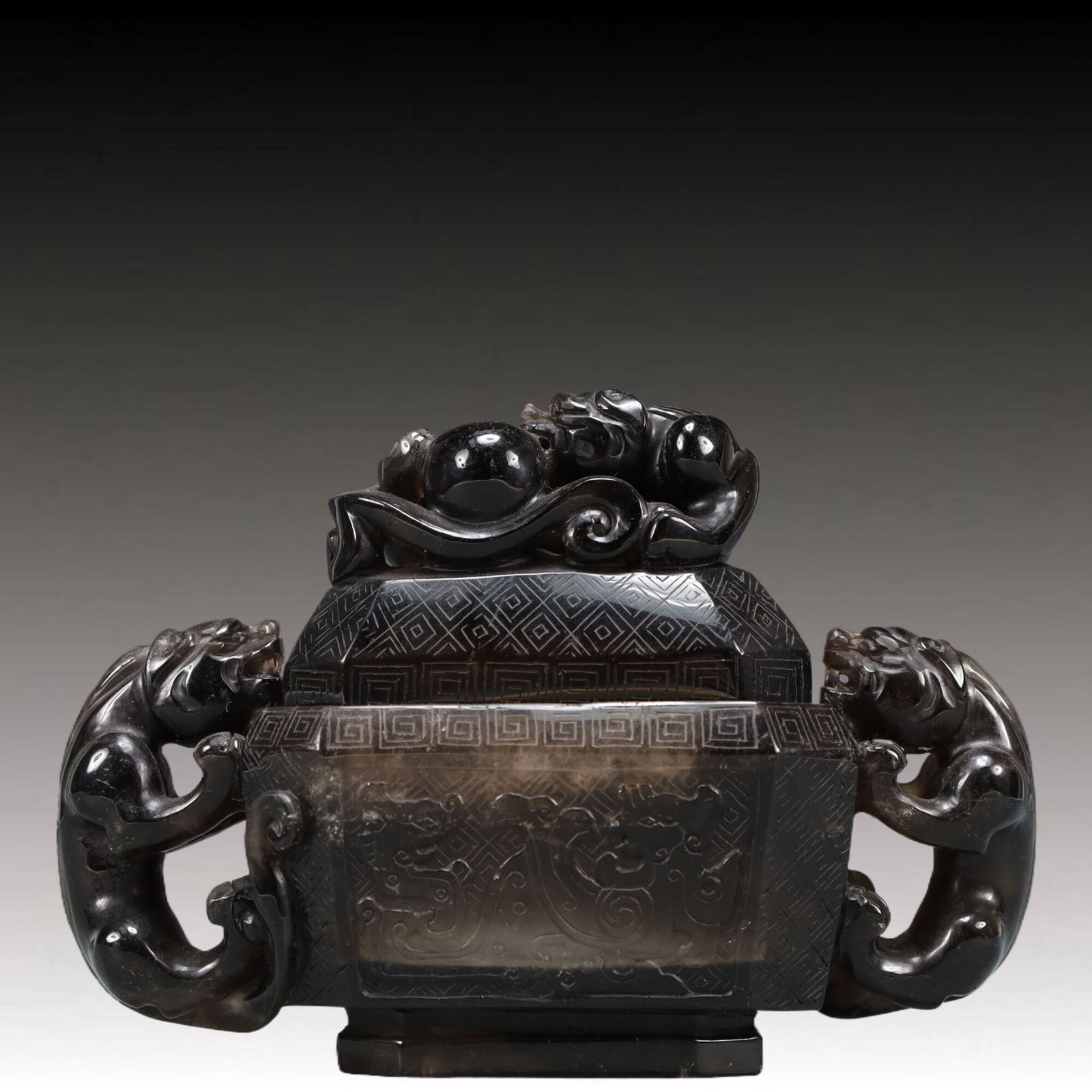 An Exquisite Crystal Beast-Face Pattern Double-Ears Censer: An Exquisite Crystal Beast-Face Pattern Double-Ears Censer,Qing Dynasty, China,Size:6.3inx2.8inx4.3in Weight:800g 