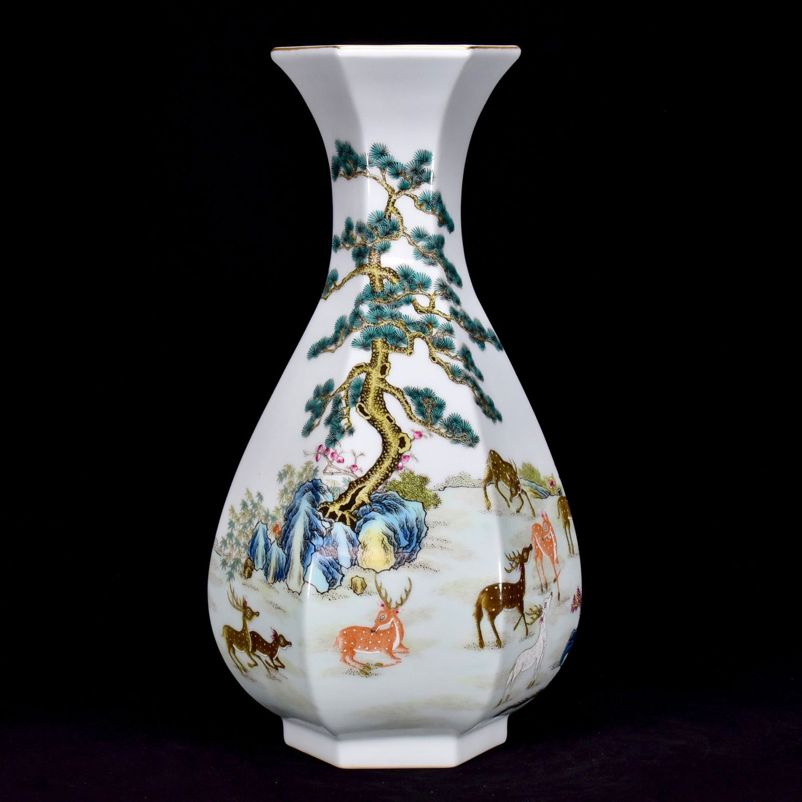 A Rare Famille-Rose Painted Gold Pine and Deer Pattern Vase: A Rare Famille-Rose Painted Gold Pine and Deer Pattern Vase,Qing Dynasty, China,Qianlong Six-character Mark,Size:13.8inx7.9in 粉彩描金松鹿纹瓶,中&