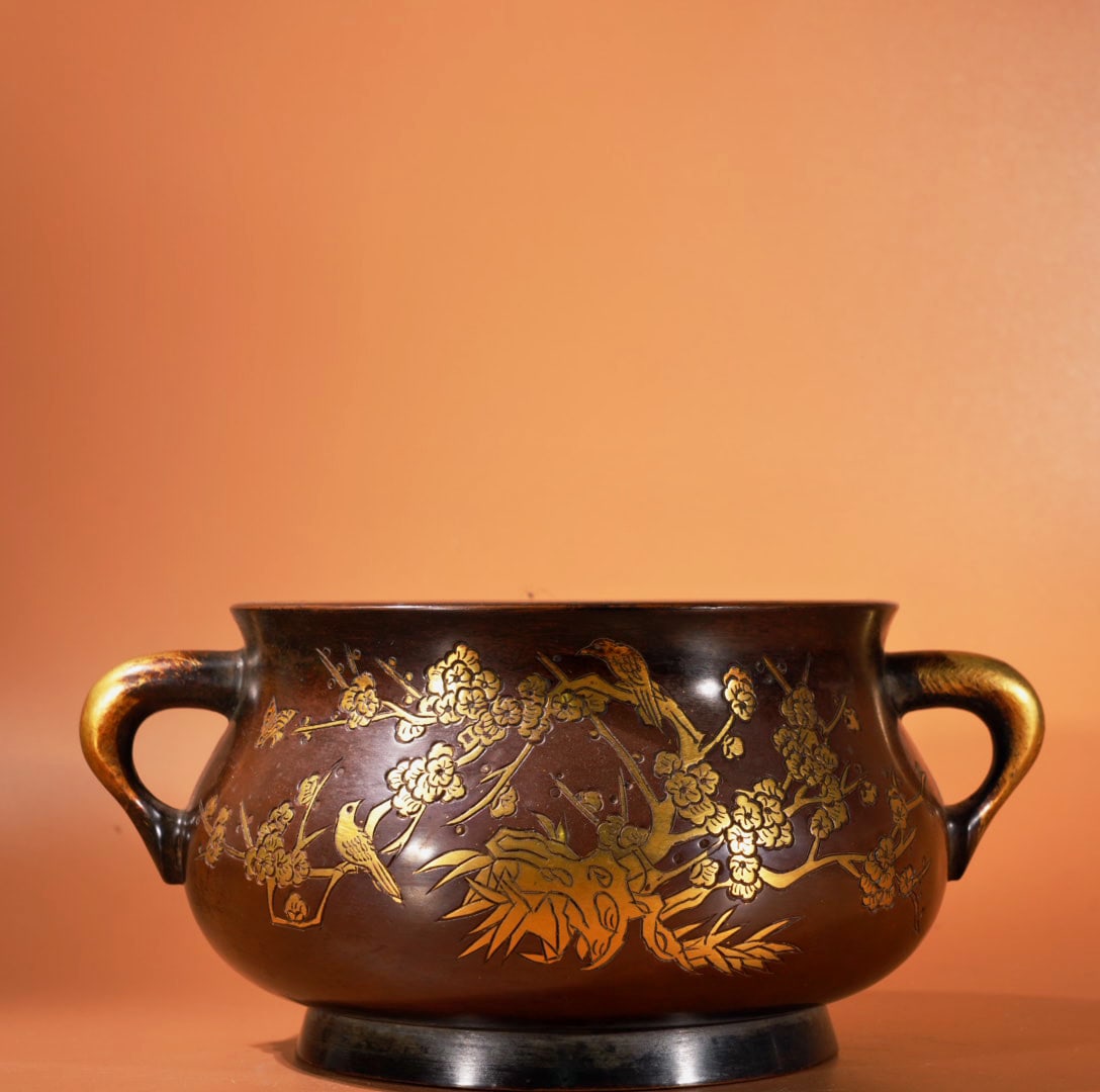 An Exquisite Gilt Bronze Flower and Bird Pattern Double-Ears Censer: An Exquisite Gilt Bronze Flower and Bird Pattern Double-Ears Censer,Qing Dynasty, China,With Mark,Size:4.1inx5.8in,Weight:2755g 铜鎏金花鸟纹双耳香