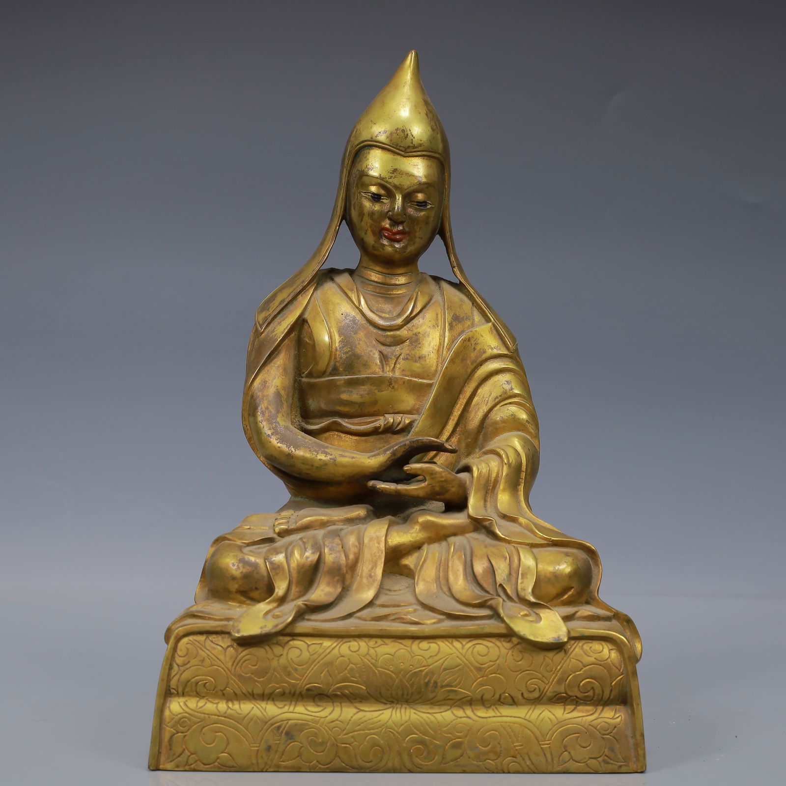 An Exquisite Gilt Bronze Statue of Tsongkhapa (1 of 11)
