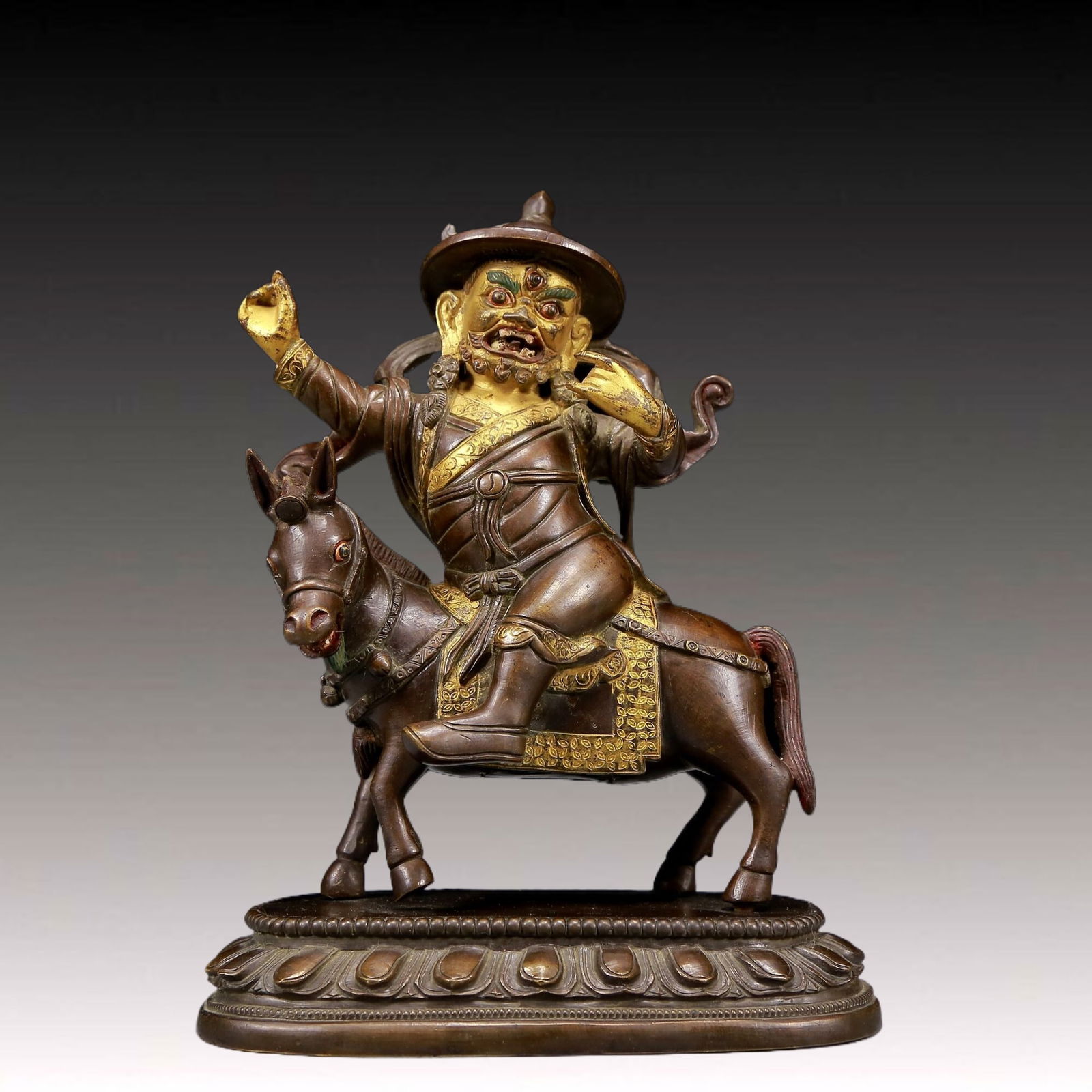A Solemn Gilt Bronze Statue of Vajra protector: A Solemn Gilt Bronze Statue of Vajra protector,Ming Dynasty, China,Size:5.3inx3inx6.9in,Weight:1595g 铜鎏金金刚护法像，明代