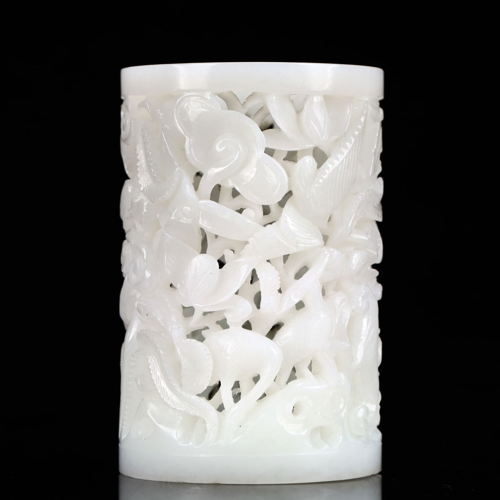 An Exquisite White Jade Hollow Flower and Bird Pattern Brush Pot: An Exquisite White Jade Hollow Flower and Bird Pattern Brush Pot,Qing Dynasty, China,Size:2.2inx3.3in,Weight:233g 白玉镂空花鸟纹笔筒,中Þ