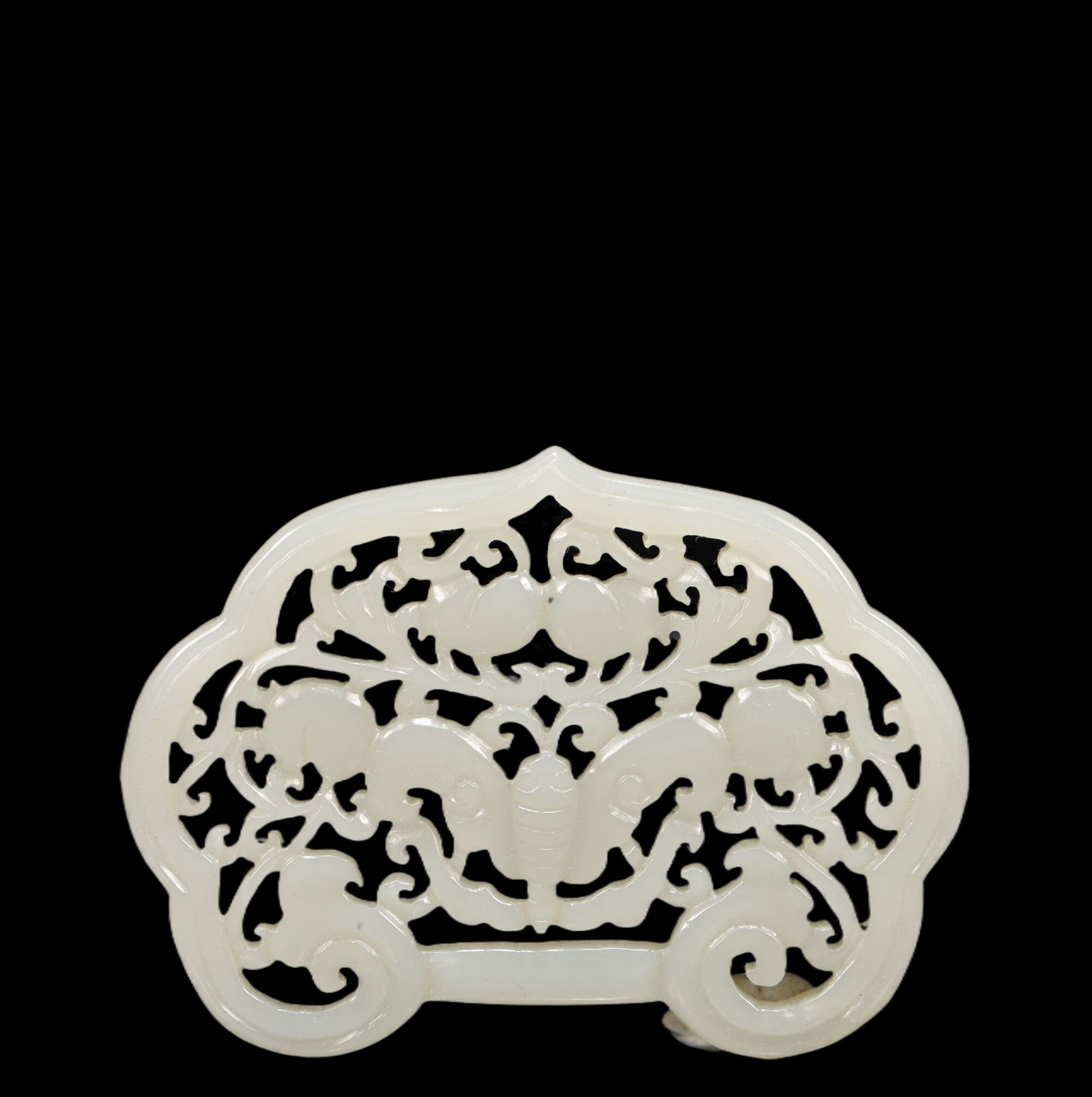 An Exquisite White Jade Bats Blessing Pendant: An Exquisite White Jade Bats Blessing Pendant, Qing Dynasty, China, Size:3.1inx2.2in, Weight:36g 精美的白玉蝙蝠福挂件,中国଀