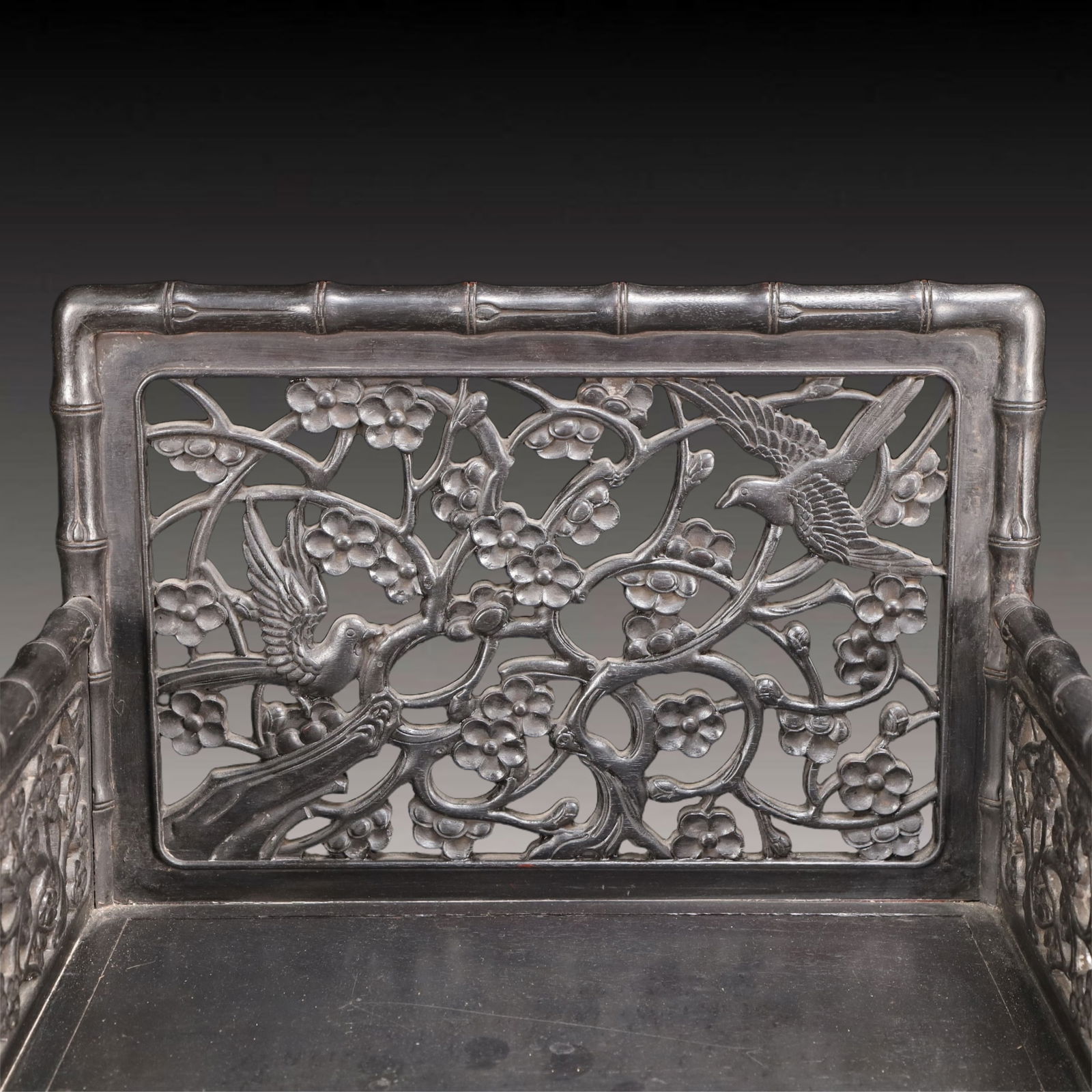 An Exquisite Eaglewood Figure Pattern Cabinet - 2