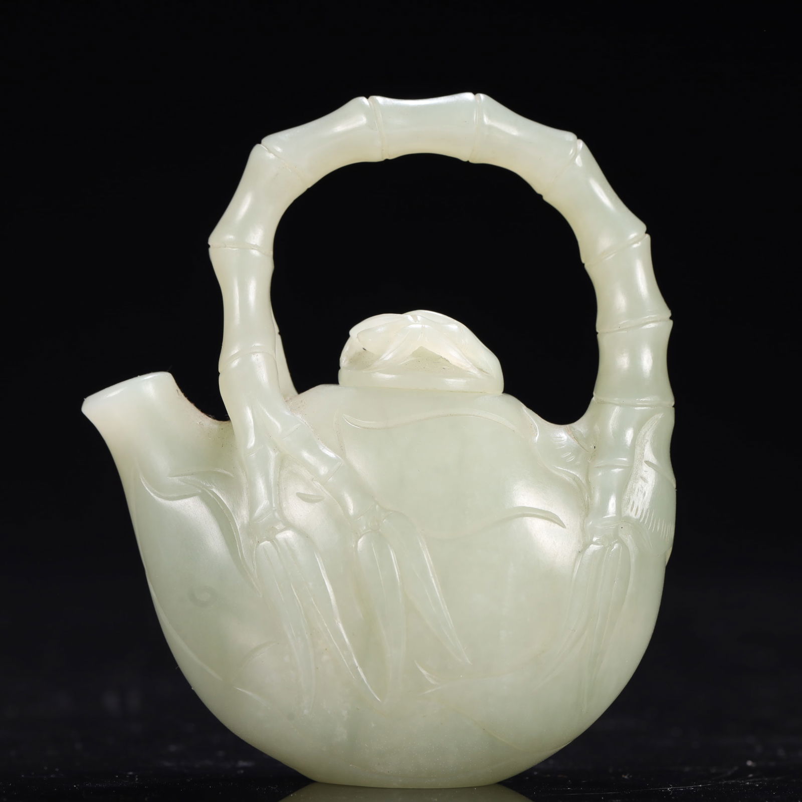 An Exquisite White Jade Bamboo Pattern Ewer: An Exquisite White Jade Bamboo Pattern Ewer,Qing Dynasty, China,Size:3inx1.4inx3.3in,Weight:150g 白玉竹纹提壶,中国清代