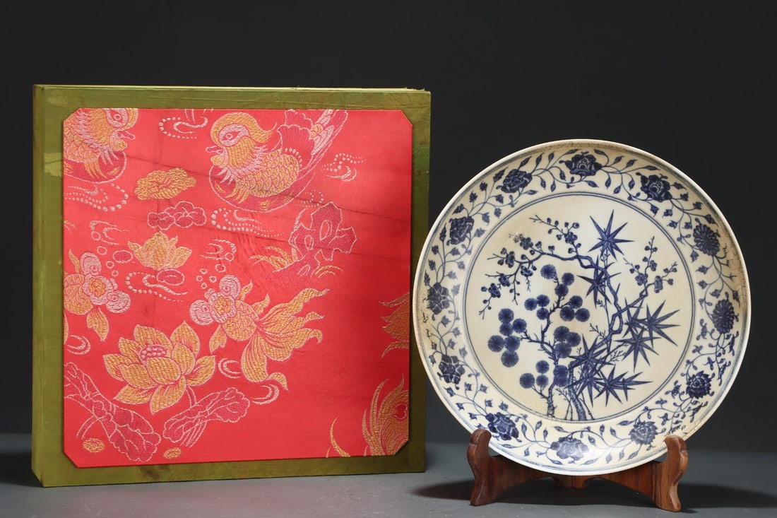 A Rare Blue and White Pine, Bamboo and Plum Blossom Pattern Plate (1 of 8)