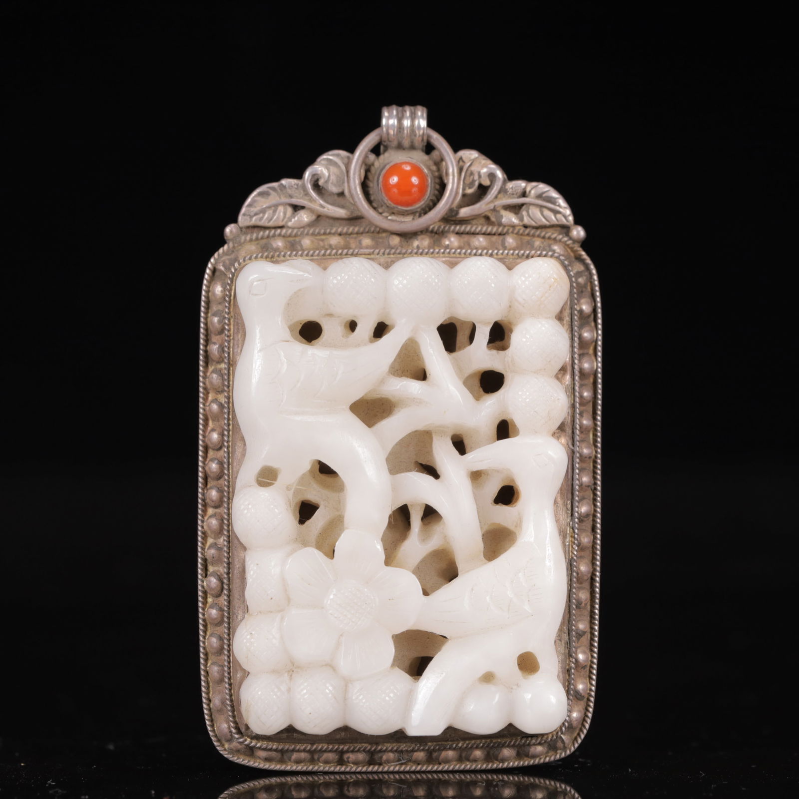 An Exquisite Silver Inlaid White Jade Crane Pendant,Inlaid Gems: An Exquisite Silver Inlaid White Jade Crane Pendant,Inlaid Gems,Qing Dynasty, China,Size:1.8inx0.4inx3in,Weight:66g 银镶白玉仙鹤挂件,嵌宝