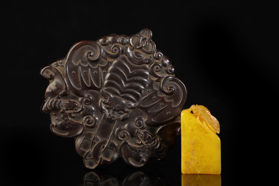 An Exquisite Tianhuang Stone Cicada Pattern Seal: An Exquisite Tianhuang Stone Cicada Pattern Seal,Qing Dynasty, China,With Mark,Size:2.2inx1.2in,Weight:42g 田黄石蝉纹印章,中国清代,