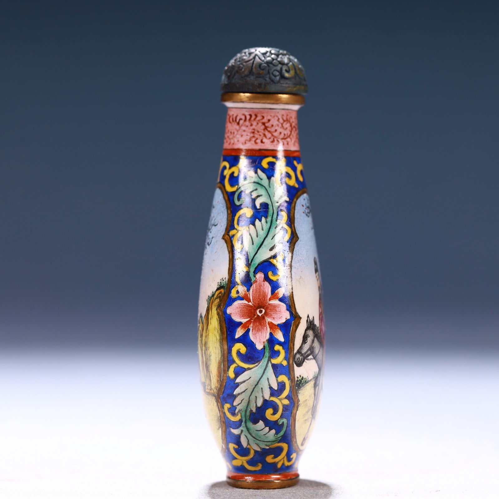 An Exquisite Painted Enamel Figure Pattern Snuff Bottle - 3