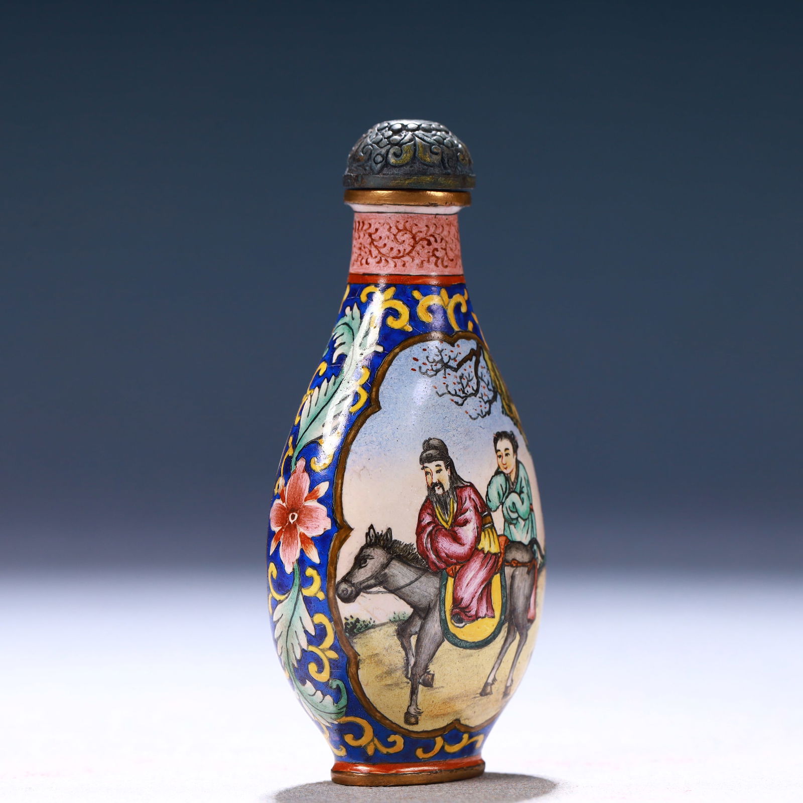 An Exquisite Painted Enamel Figure Pattern Snuff Bottle - 4