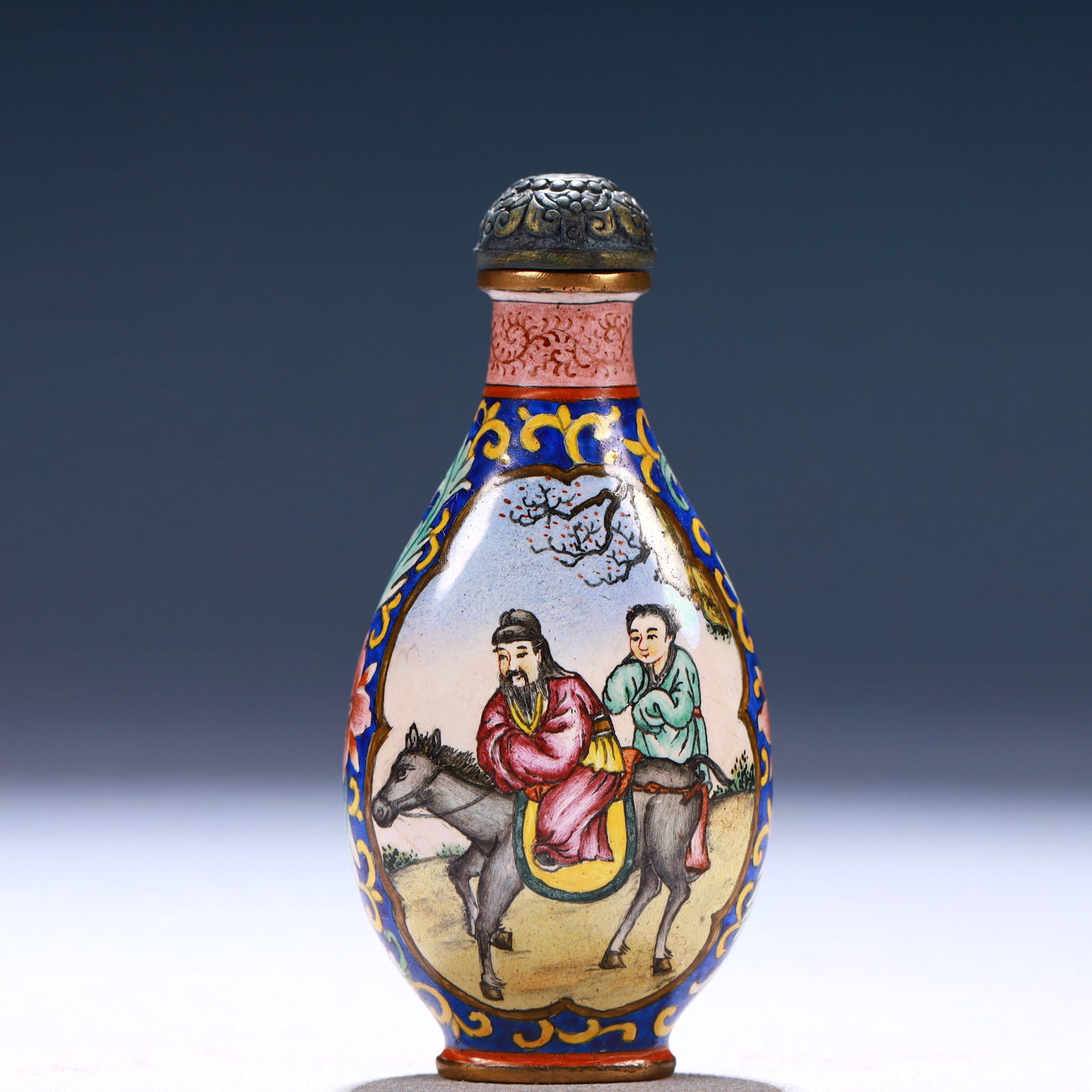 An Exquisite Painted Enamel Figure Pattern Snuff Bottle - 5