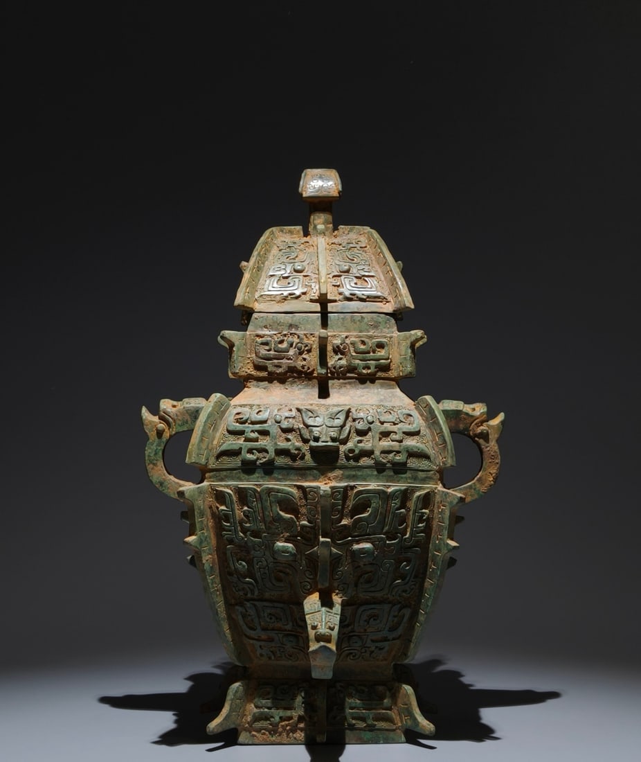 An Archaic Bronze Beast-Face Pattern Double-Ears Food vessel,With Inscription (1 of 9)