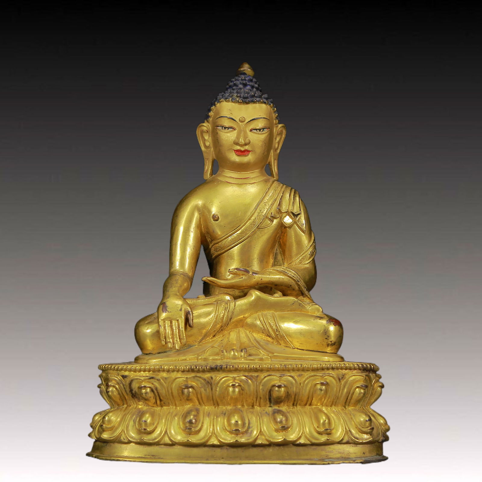 A Solemn Gilt Bronze Statue of Sakyamuni: A Solemn Gilt Bronze Statue of Sakyamuni ,Ming Dynasty, China,Size: 6.3inx4.9inx9.1in,Weight:2820g 铜鎏金释迦摩尼像，明代