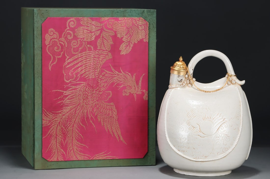 A Rare Ding yao Cover with Gold Flower and Bird Pattern Pot: A Rare Ding yao Cover with Gold Flower and Bird Pattern Pot,Song Dynasty, China,Size:12.2inx9.3in 定窑包金花鸟纹壶,中国宋代