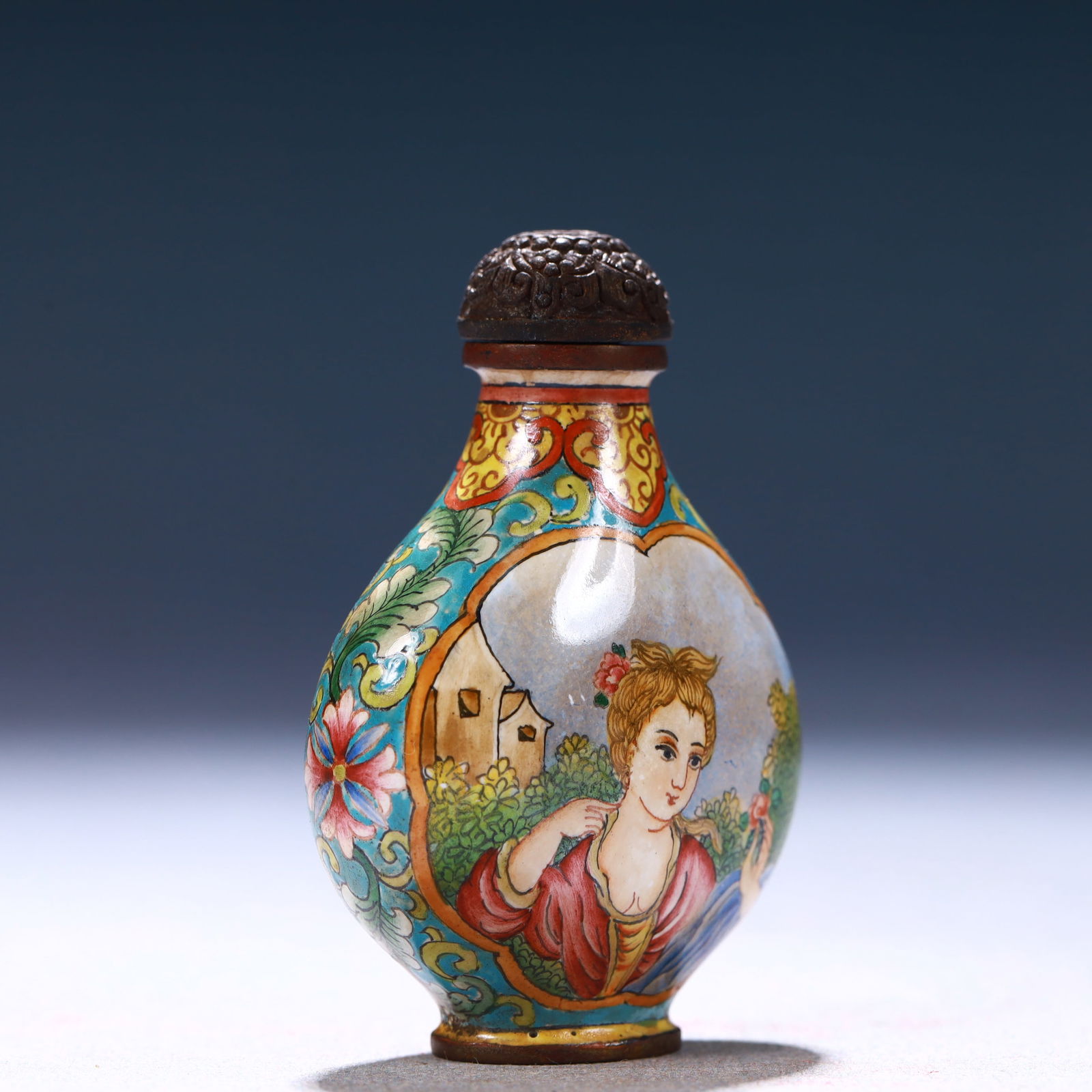 An Exquisite Painted Enamel Figure Pattern Snuff Bottle - 4