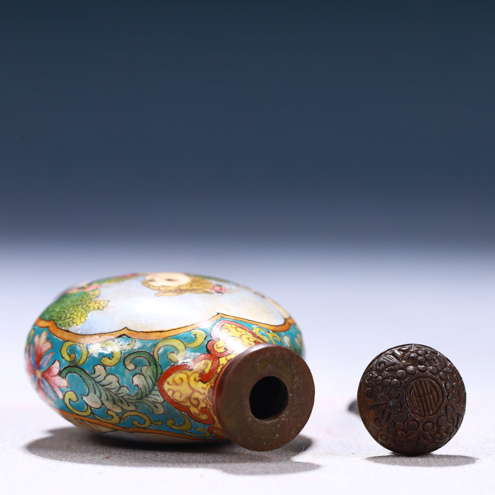 An Exquisite Painted Enamel Figure Pattern Snuff Bottle - 7