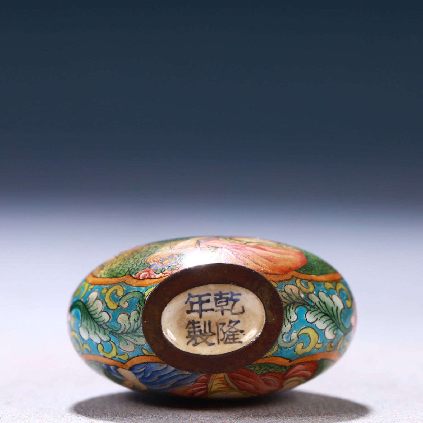 An Exquisite Painted Enamel Figure Pattern Snuff Bottle - 8