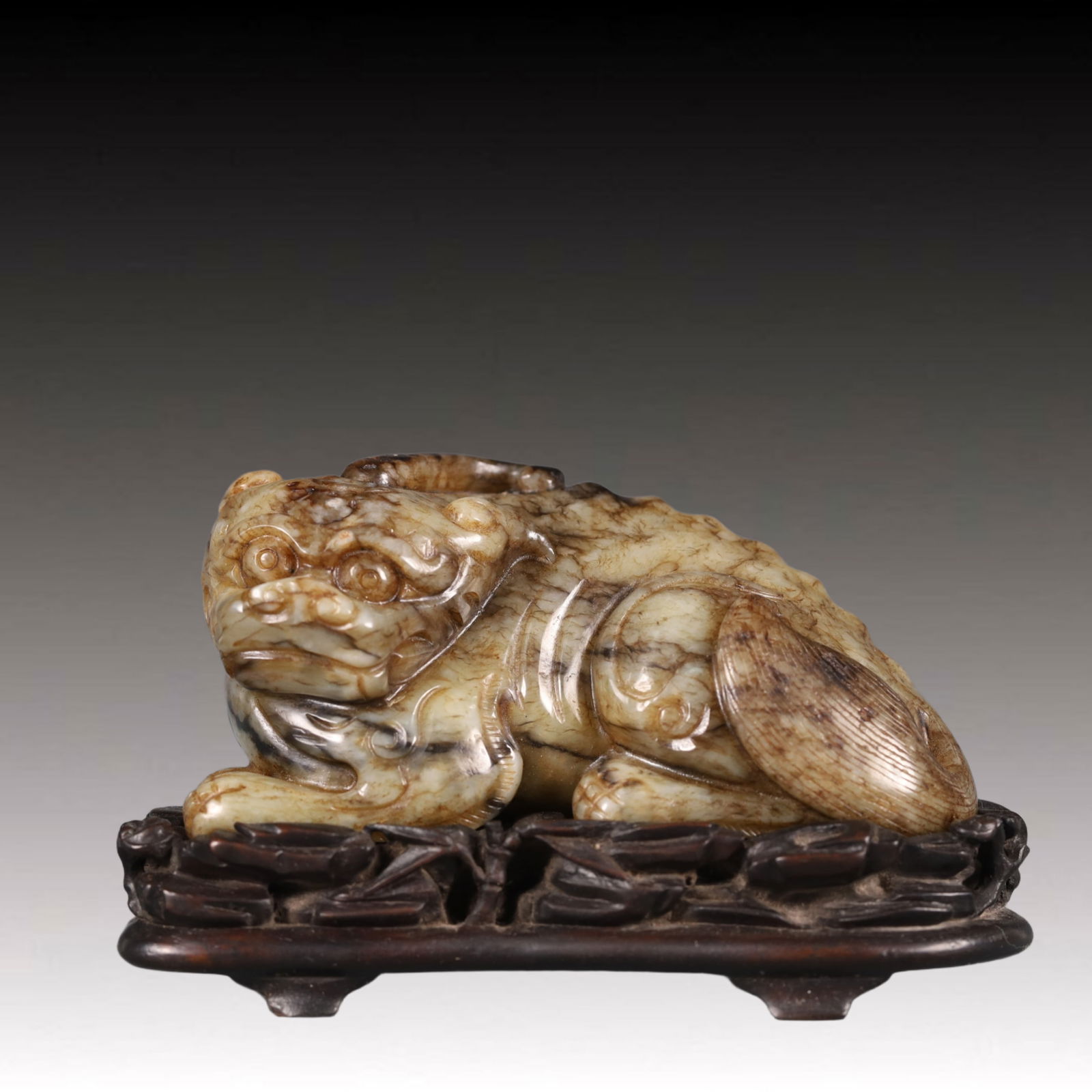 A Precious Gaogu Jade Auspicious Beast Ornament: A Precious Gaogu Jade Auspicious Beast Ornament,Qing Dynasty, China,Size:3.9inx2inx2.4in Weight:350g 高古玉瑞兽摆件,中国清代
