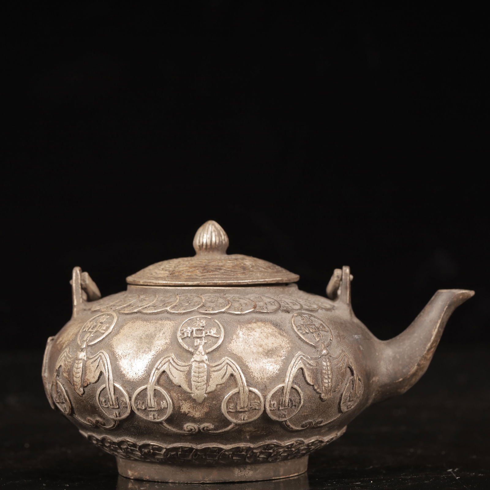An Exquisite Silver Bats Pattern Ewer: An Exquisite Silver Bats Pattern Ewer,Qing Dynasty, China,Size:5.5inx4.7inx5.1in,Weight:550g 银蝙蝠纹执壶,中国清代