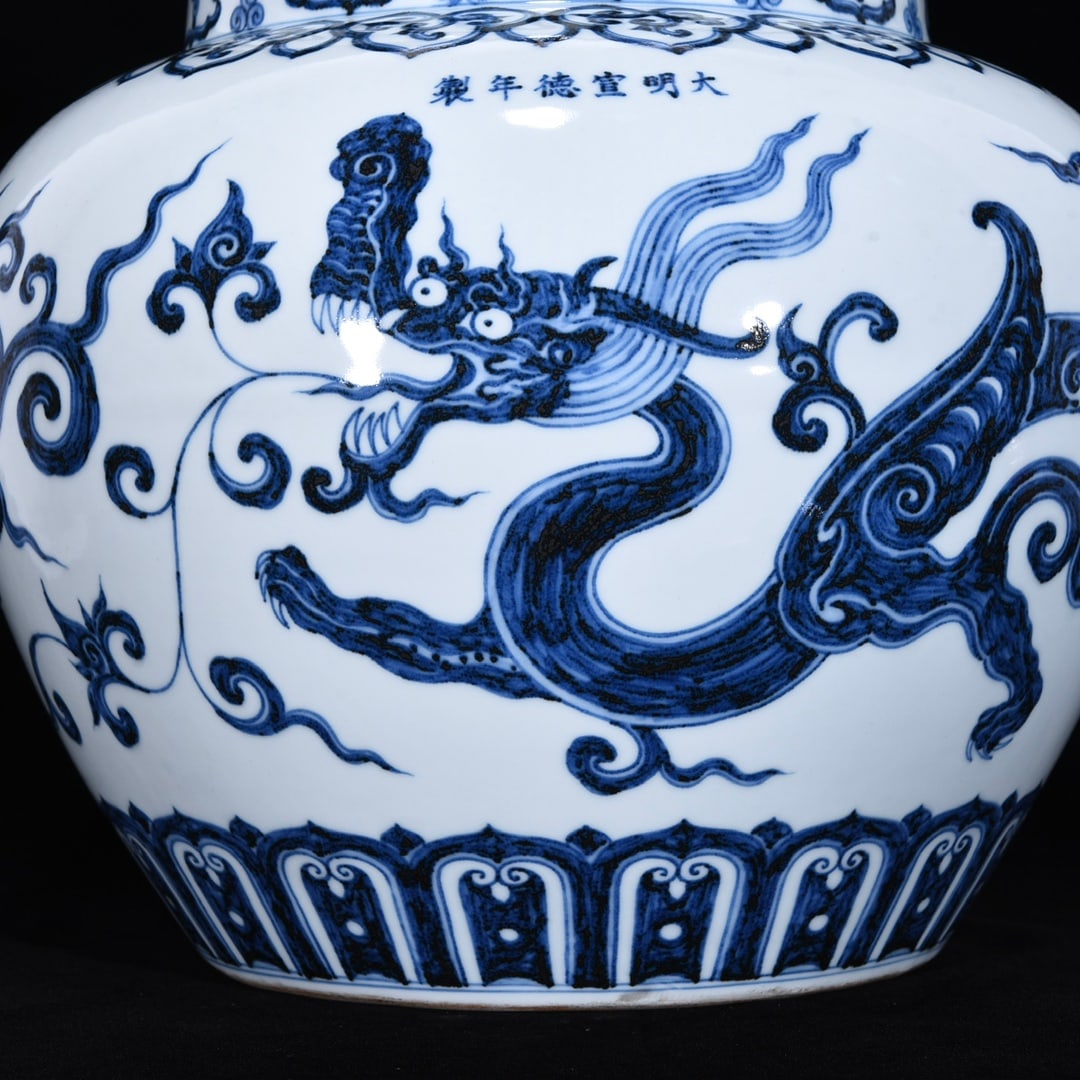 A Rare Blue and White Dragon Pattern Jar - 6
