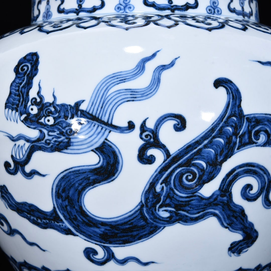 A Rare Blue and White Dragon Pattern Jar - 8