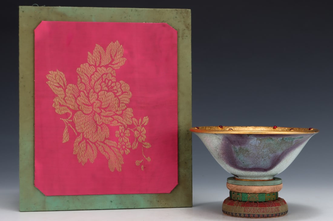 An Exquisite Jun yao Purple Glazed Gilding Bowl,Inlaid Gems: An Exquisite Jun yao Purple Glazed Gilding Bowl,Inlaid Gems,Song Dynasty, China,Size:2.9inx6.5in 钧窑紫釉鎏金碗,嵌宝石,中国ê