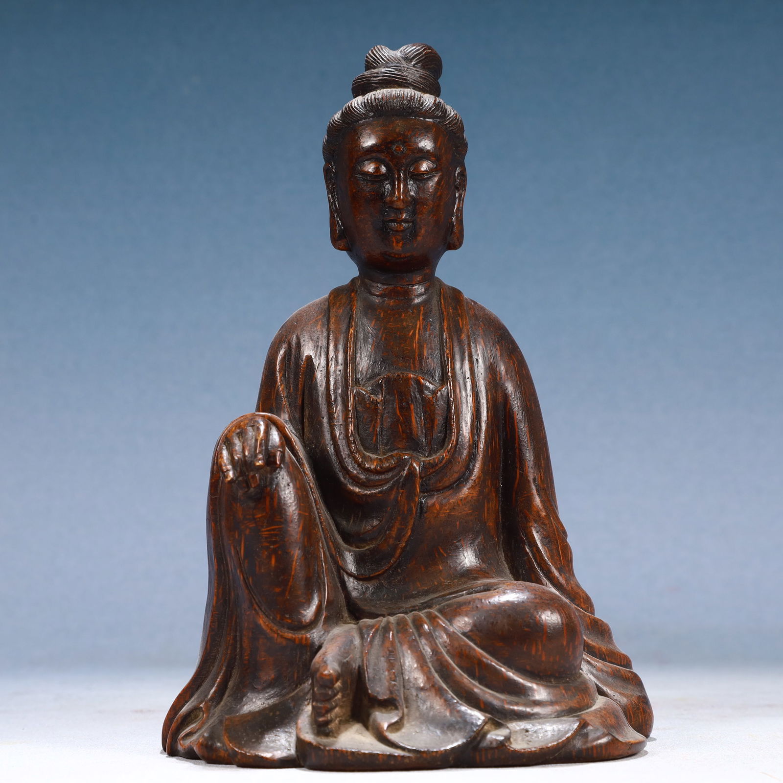 An Exquisite Bamboo Statue of Avalokitesvara: An Exquisite Bamboo Statue of Avalokitesvara,Qing Dynasty, China,Size:5.9inx4.5inx8.7in,Weight:350g 竹雕观音像,中国清代