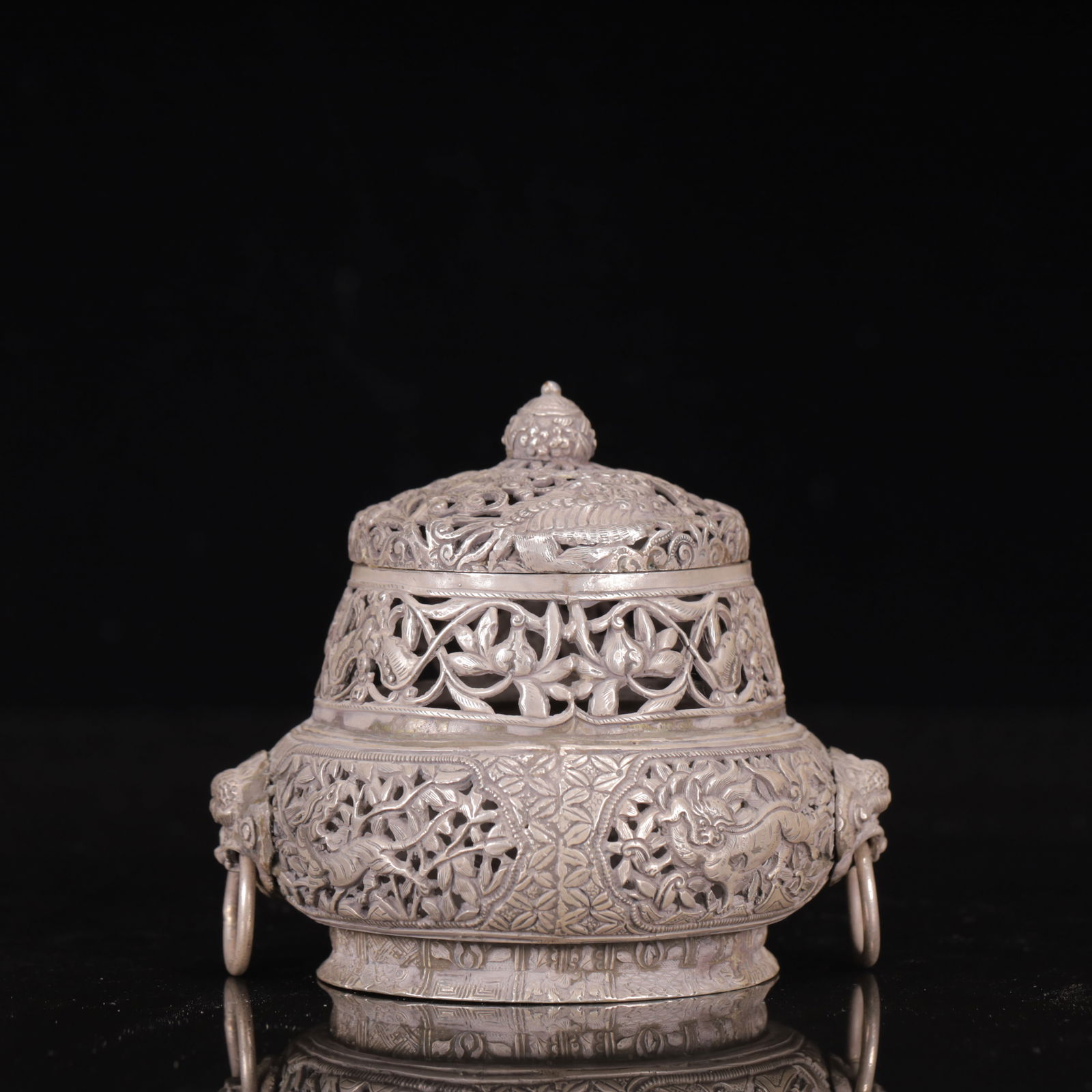 An Exquisite Silver Dragon and Phoenix Pattern Double-Ears Censer: An Exquisite Silver Dragon and Phoenix Pattern Double-Ears Censer ,Qing Dynasty, China,Size:5.5inx3.5inx3.5in,Weight:237g 银龙凤纹双耳香炉,中Þ