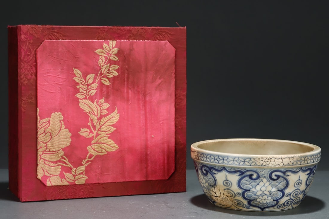 An Exquisite Blue and White Seawater and Dragon Pattern Brush Washer: An Exquisite Blue and White Seawater and Dragon Pattern Brush Washer,Qing Dynasty, China,Size:3.1inx7in 青花海水龙纹笔洗,中国清代