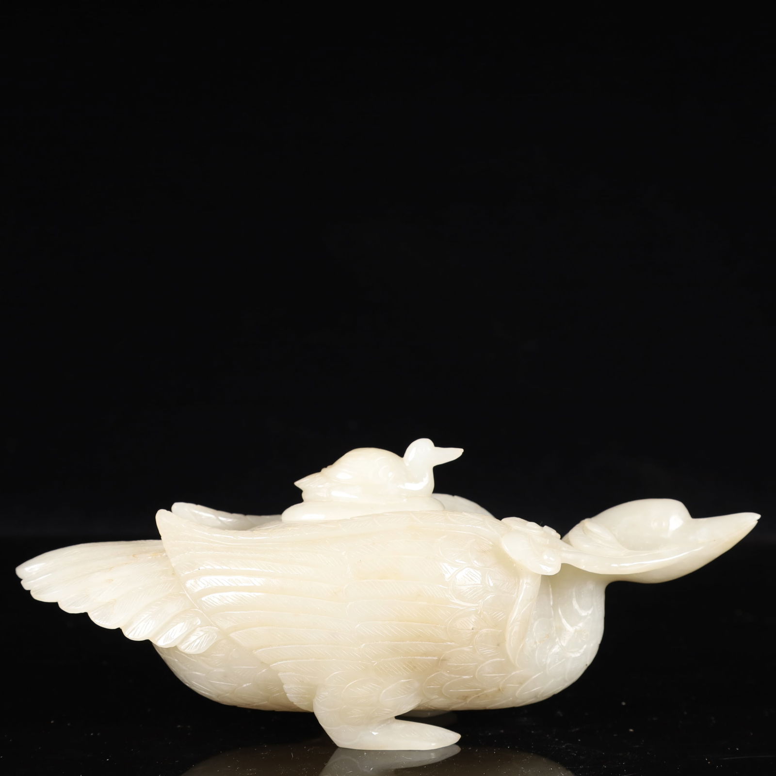 An Exquisite White Jade Goose Ornament: An Exquisite White Jade Goose Ornament,Qing Dynasty, China,Size:8.3inx2.8inx3.1in,Weight:750g 白玉鹅摆件,中国清代